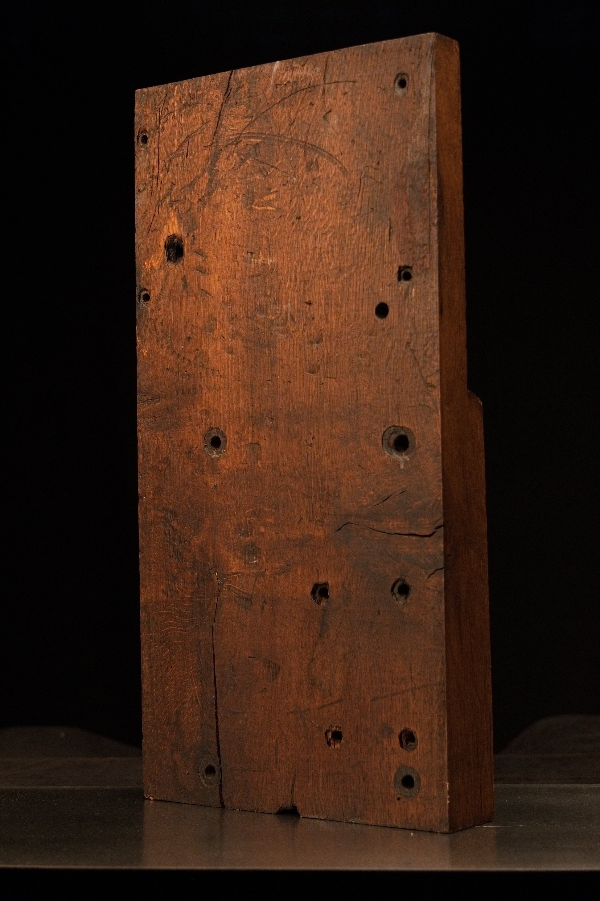 Angled reverse perspective of the climate-stable heritage wood slab emphasizing dimensional stability and raw organic geometry. 