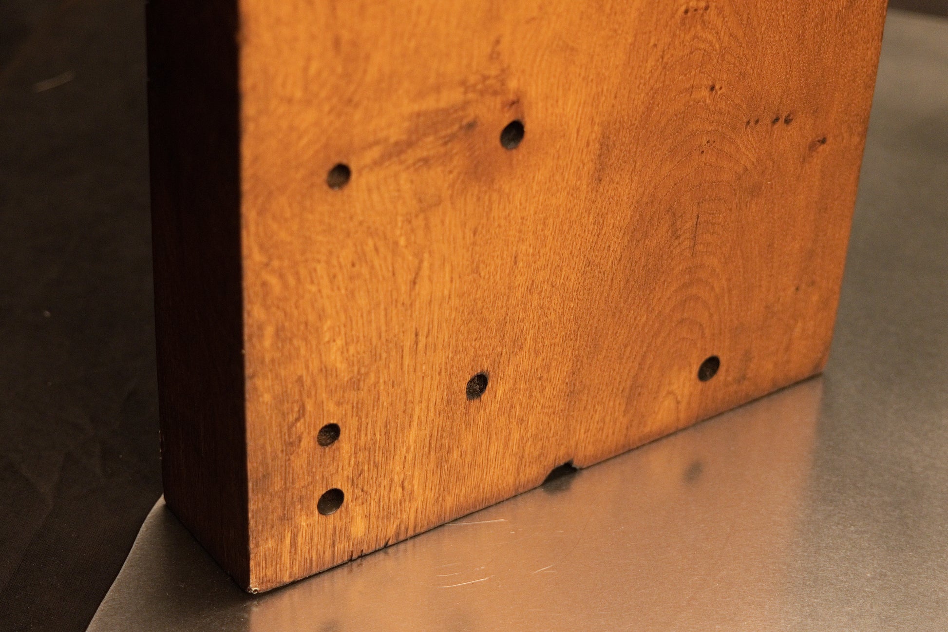 Lower left corner view of the biophilic interior design wood slab emphasizing extreme dimensional stability and organic grain. 