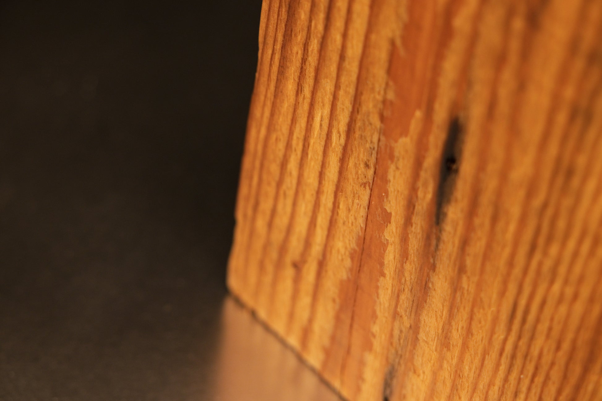 Extreme close-up of the perfectly stabilized architectural wood corner displaying hygroscopic equilibrium and precise texture.   