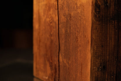 Lower side profile of a thick-cut monolithic timber element highlighting deep soil mineral absorption and authentic organic edges.[cite: 1, 3]