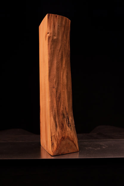 Detailed view of the precision-cut flat base corner on a climate-stable botanical wood block resting on a horizontal surface.   