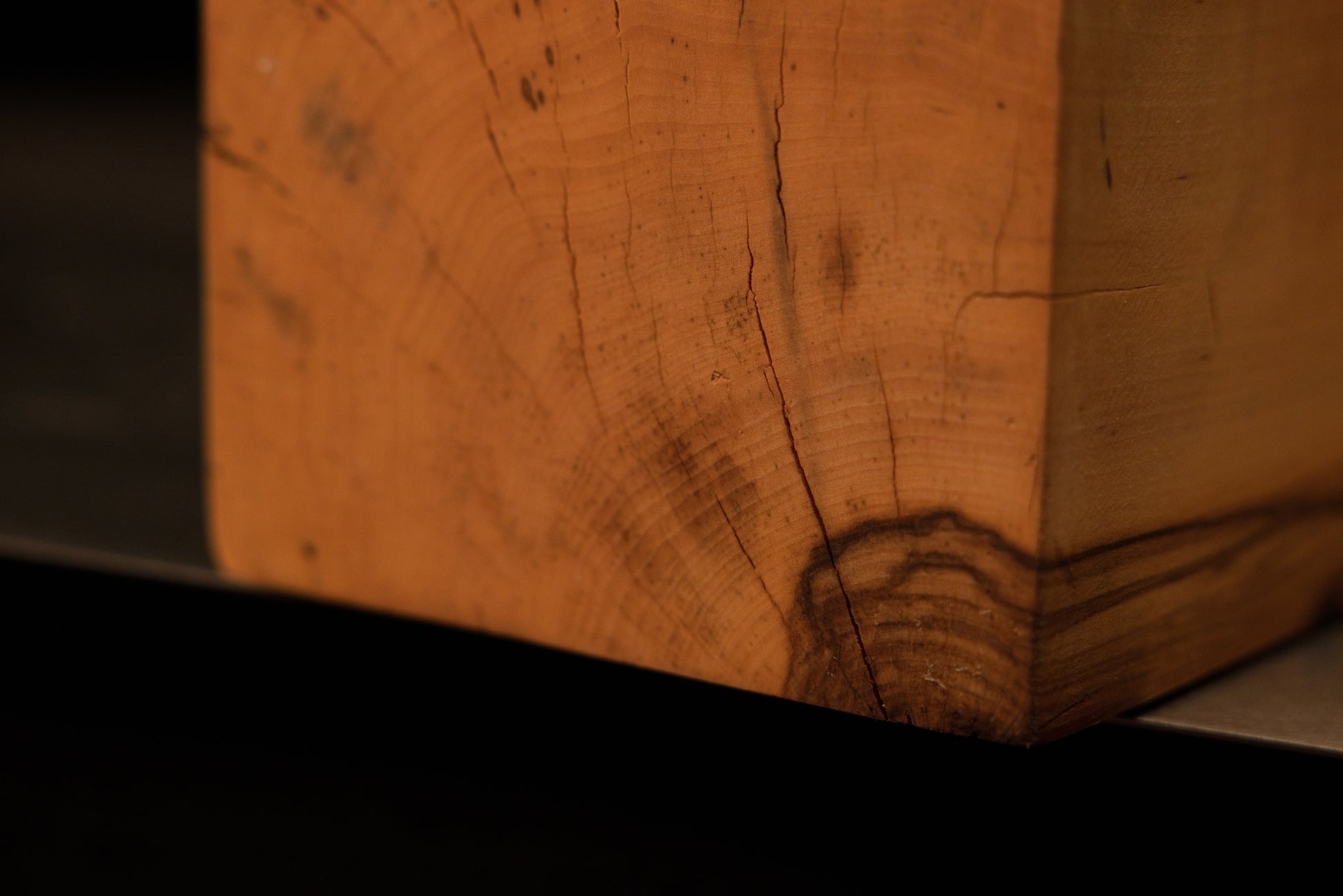 Detailed focus on the wavy, sculpted organic edge of a Relic-Grade wooden art piece showing absolute dimensional stability.   