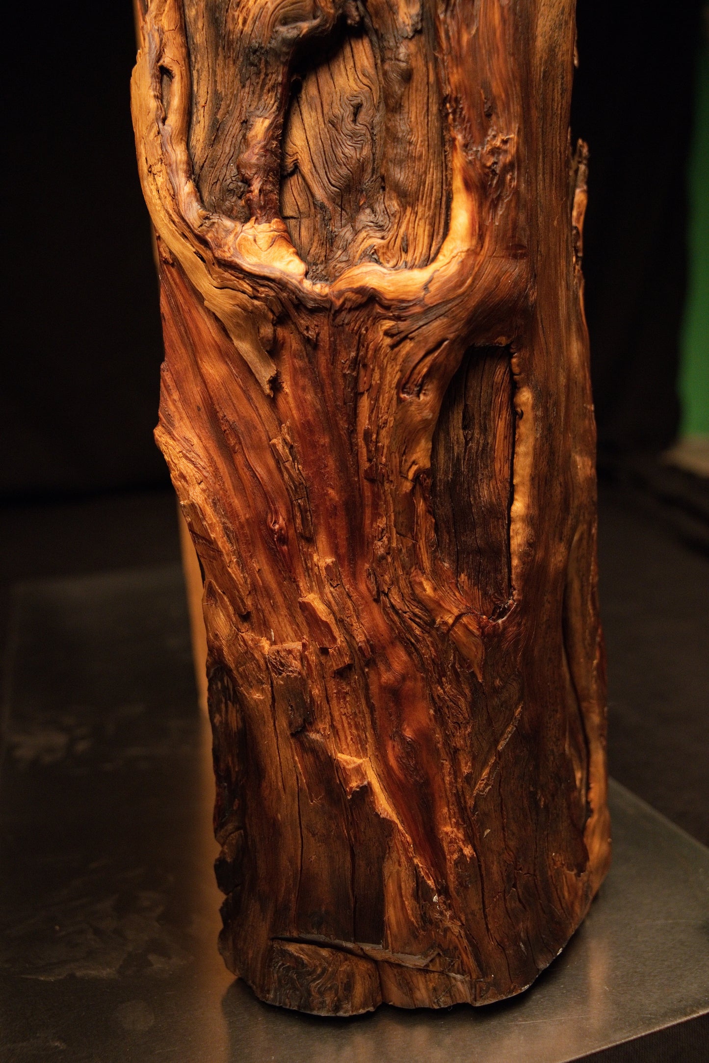 Detailed focus on deep structural cavities and protruding botanical knots along the face of a floor-heating compatible column. 
