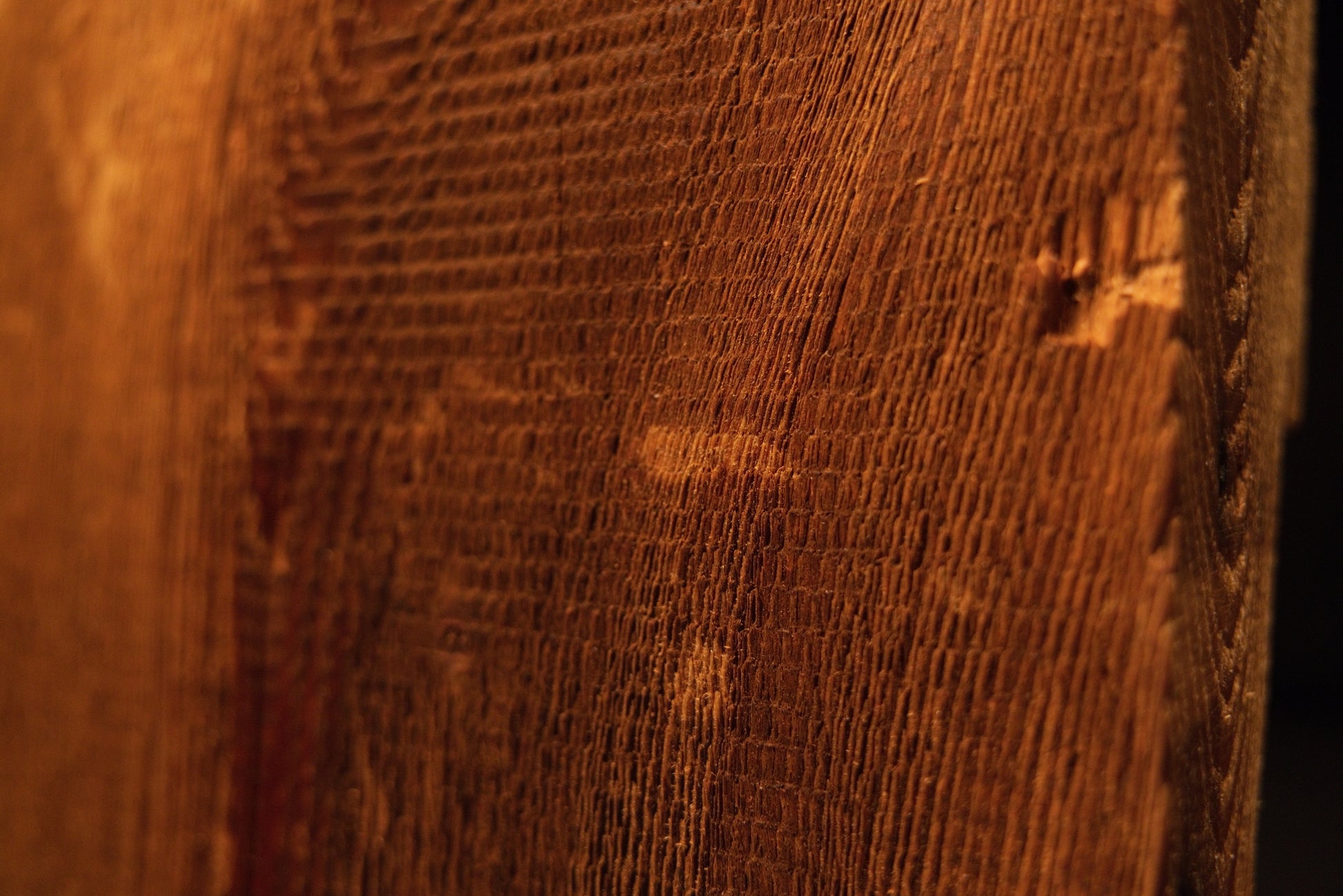 Macro detail highlighting the contrast between rough deep vertical grooves and golden hues on an epoxy-free structural centerpiece. 