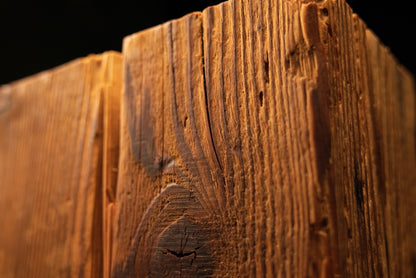 Extreme close-up of tight vertical grain intersecting the flat top cut of an epoxy-free structural wood piece for B2B use. 