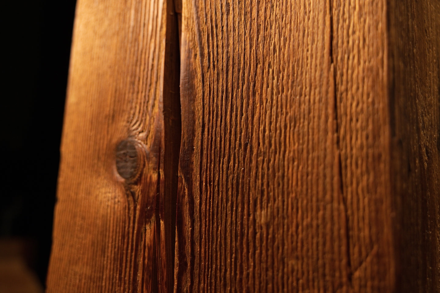 Close-up view of the bottom timber section showcasing tight vertical grain lines and dark organic inclusions. 