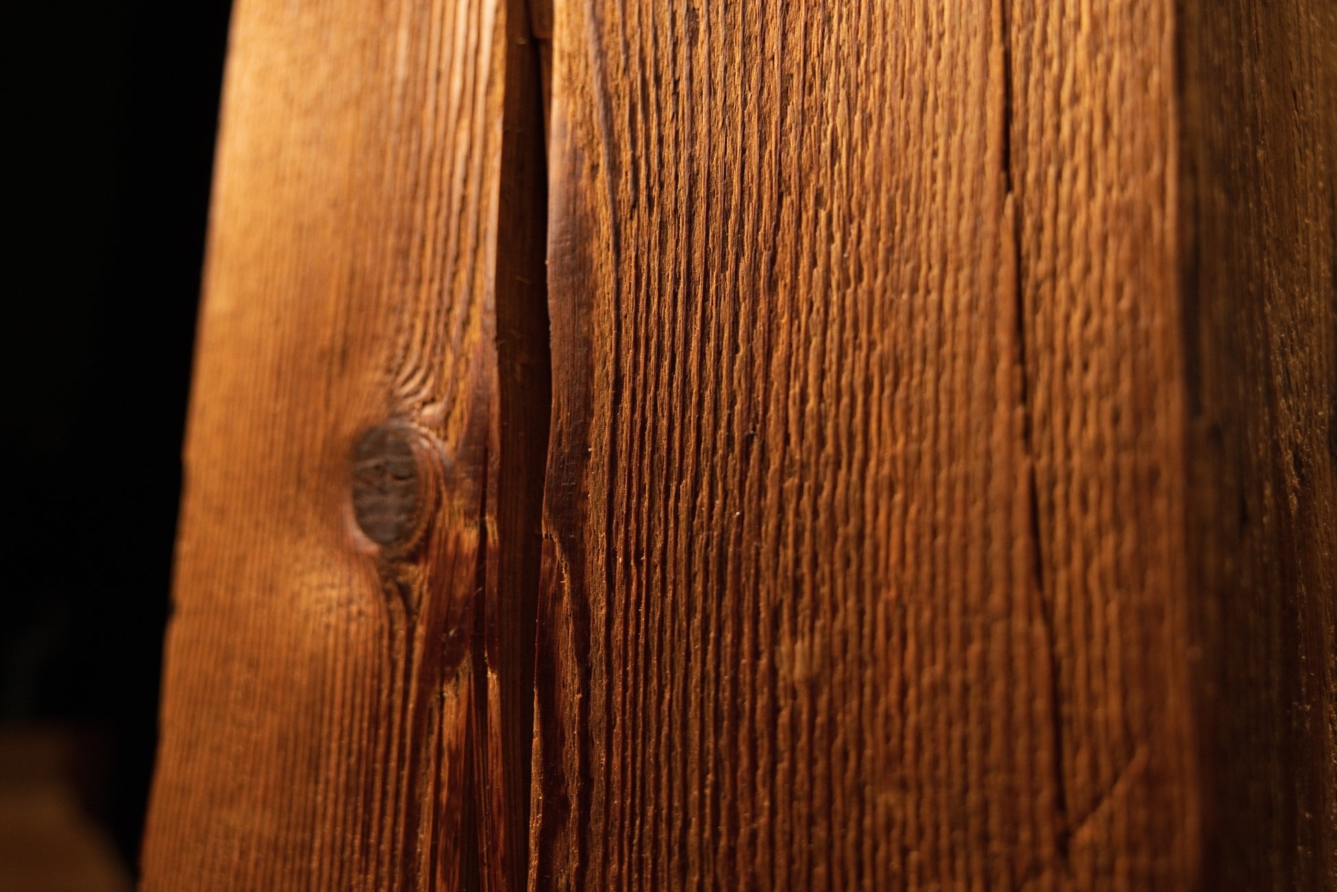 Close-up view of the bottom timber section showcasing tight vertical grain lines and dark organic inclusions. 