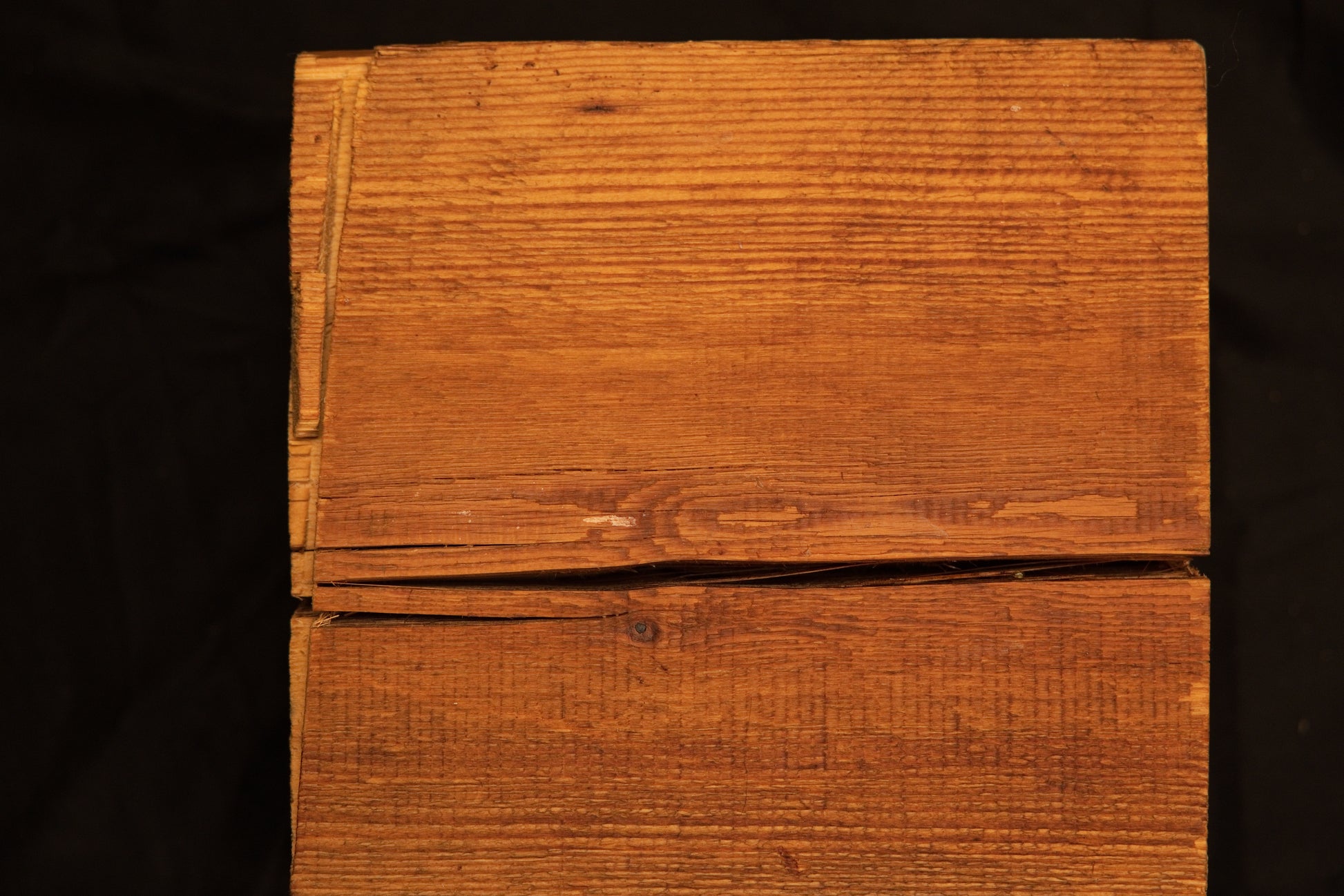 Frontal perspective of an epoxy-free architectural timber block showing a prominent horizontal fracture and precise edge joinery. 